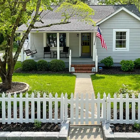 Urbanna Cottage With Private Yard And Water Views
